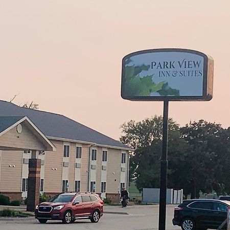 Park View Inn & Suites Hoisington Near Great Bend Esterno foto