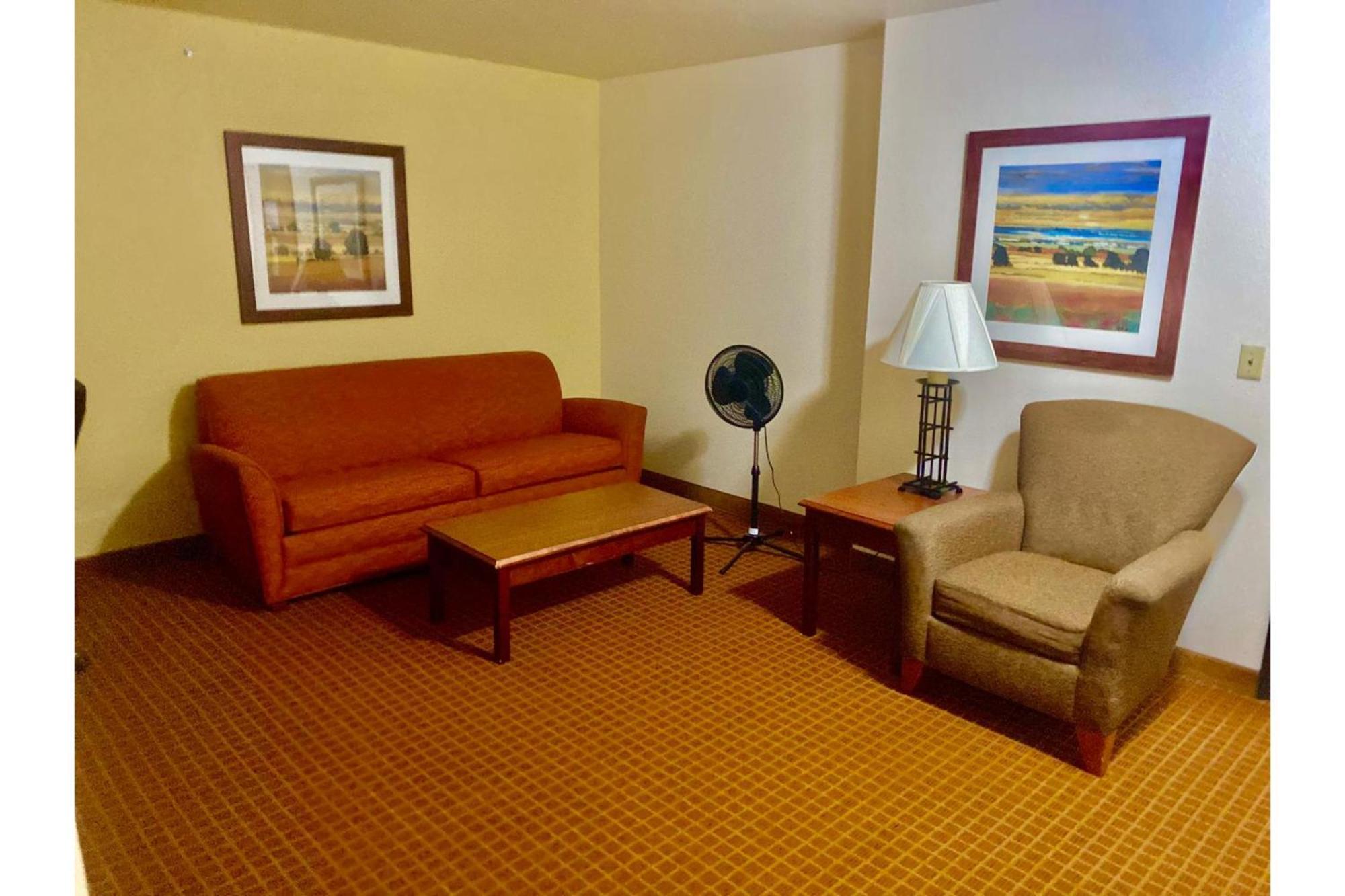 Park View Inn & Suites Hoisington Near Great Bend Esterno foto