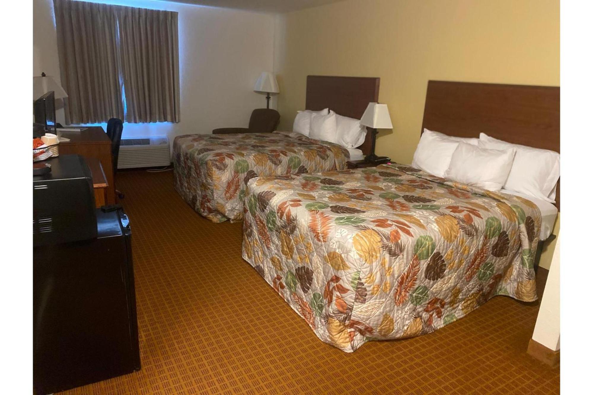 Park View Inn & Suites Hoisington Near Great Bend Esterno foto
