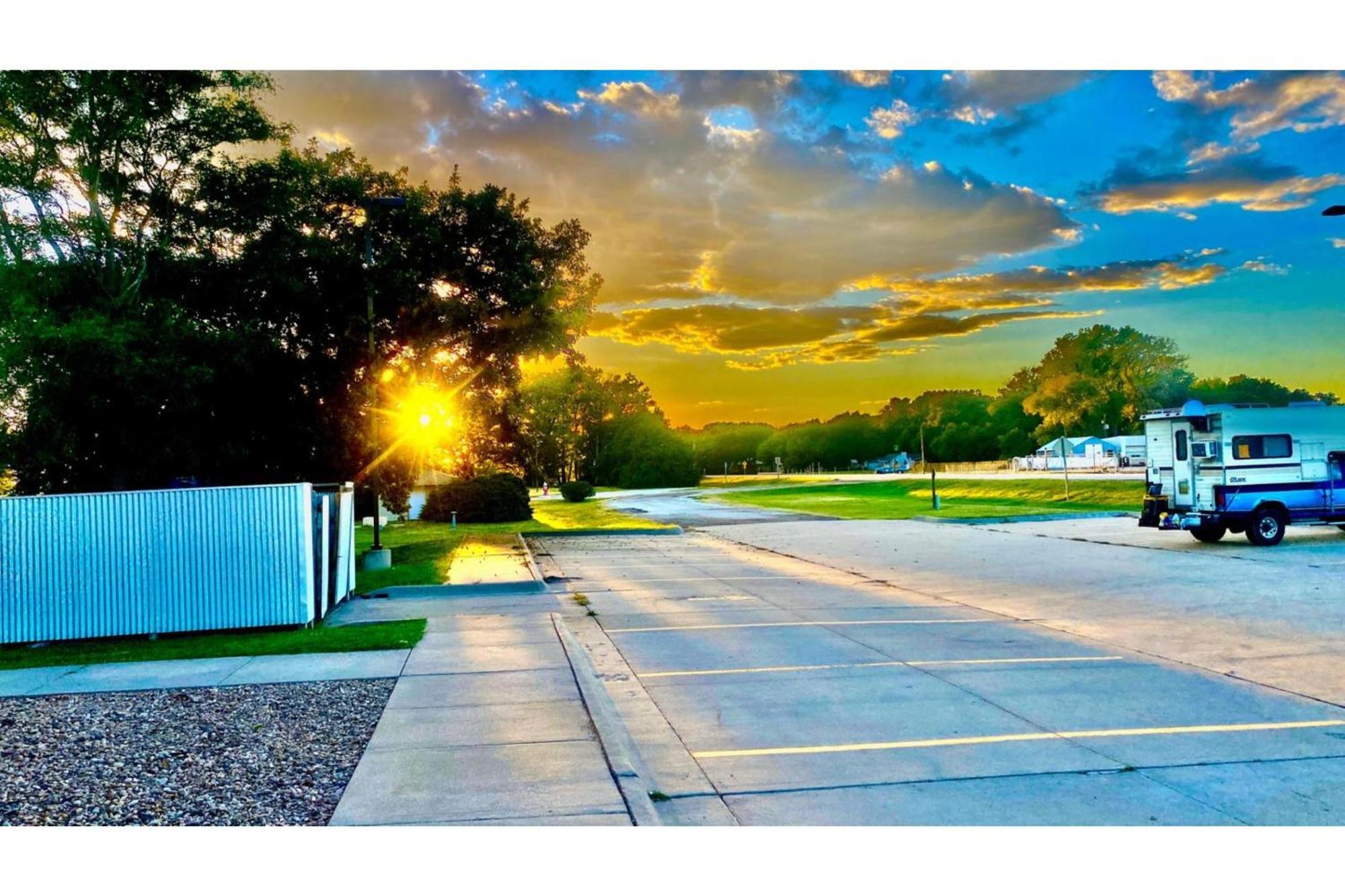 Park View Inn & Suites Hoisington Near Great Bend Esterno foto