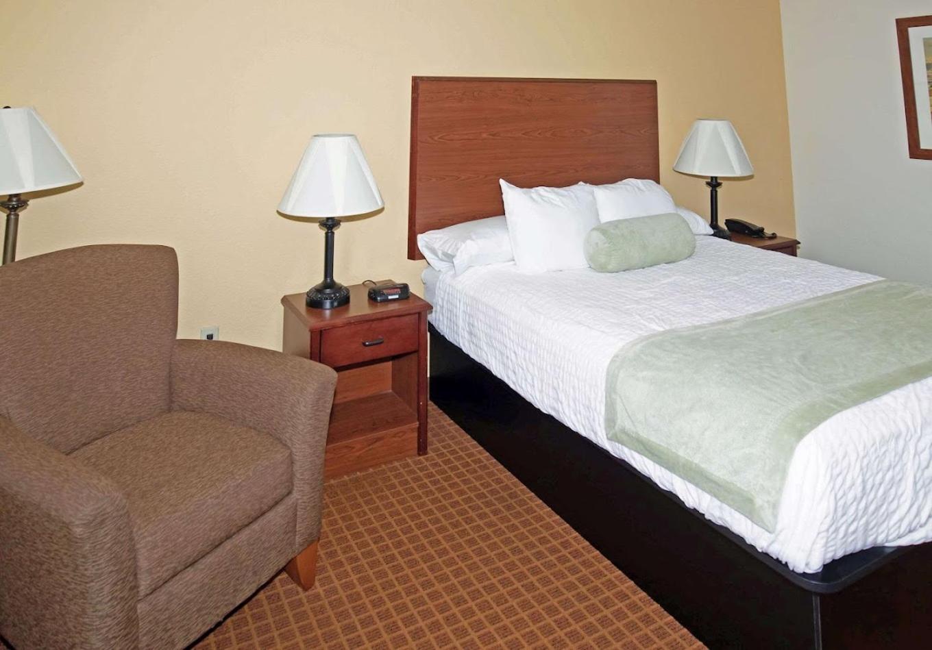Park View Inn & Suites Hoisington Near Great Bend Esterno foto