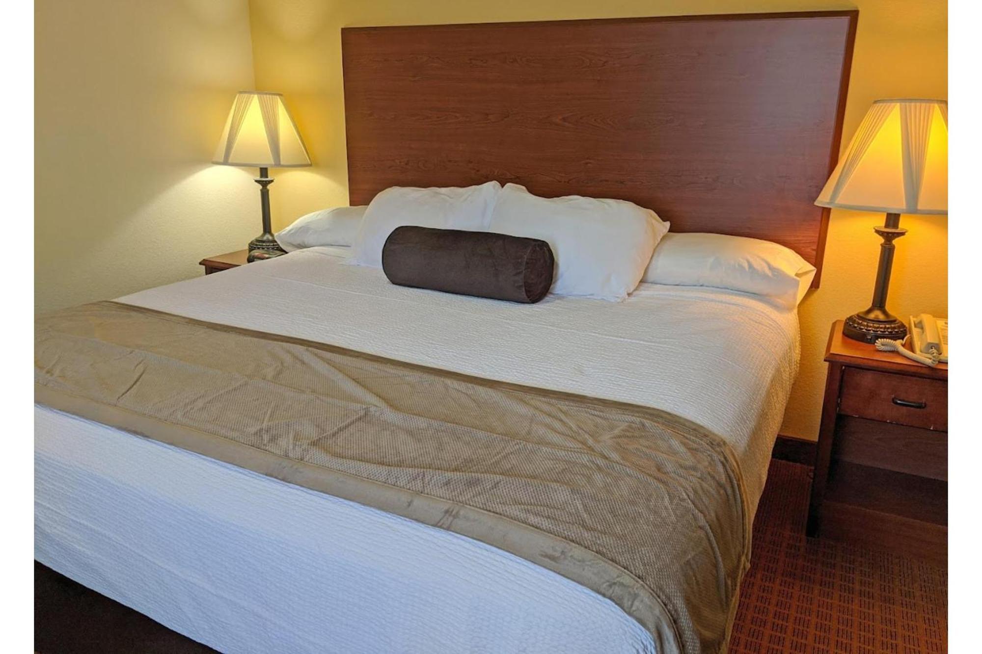Park View Inn & Suites Hoisington Near Great Bend Esterno foto