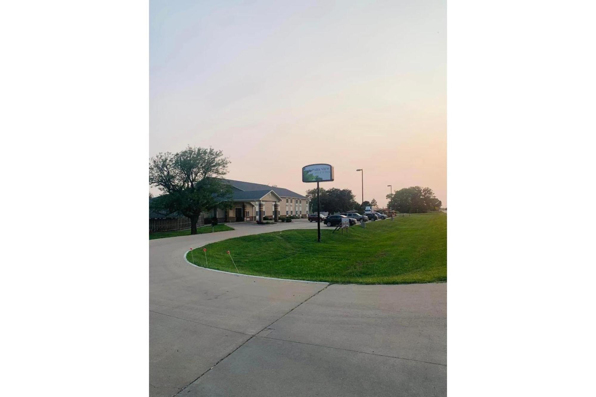 Park View Inn & Suites Hoisington Near Great Bend Esterno foto