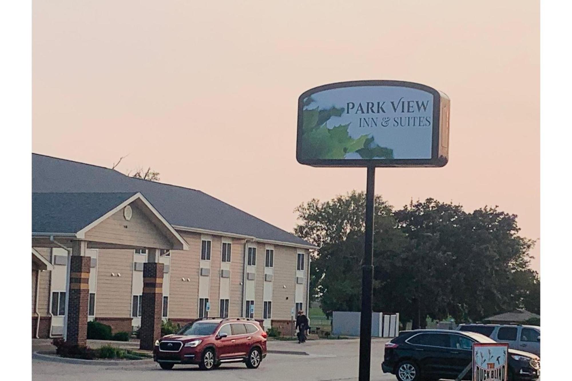 Park View Inn & Suites Hoisington Near Great Bend Esterno foto