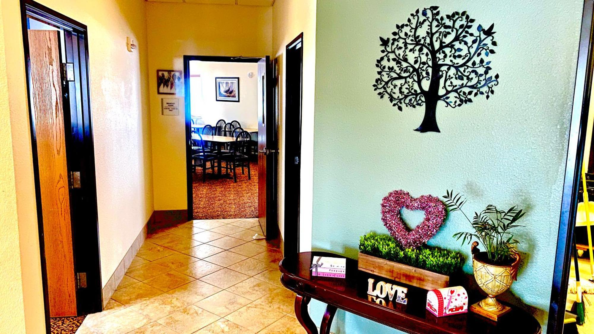 Park View Inn & Suites Hoisington Near Great Bend Esterno foto