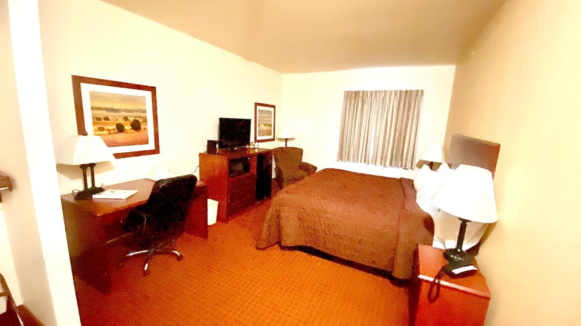 Park View Inn & Suites Hoisington Near Great Bend Esterno foto